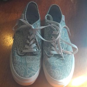 VANS womans 6.5 two colors